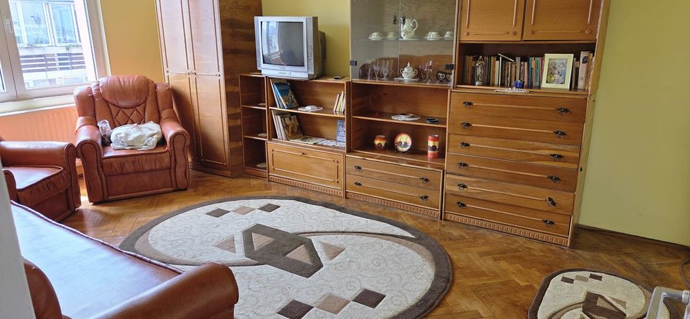 Apartament 3 camere 7 noiembrie
65mp
2 bai
Complet mobilat
Etaj 4 
Aer conditionat
Alarma
Strada George Cosbuc