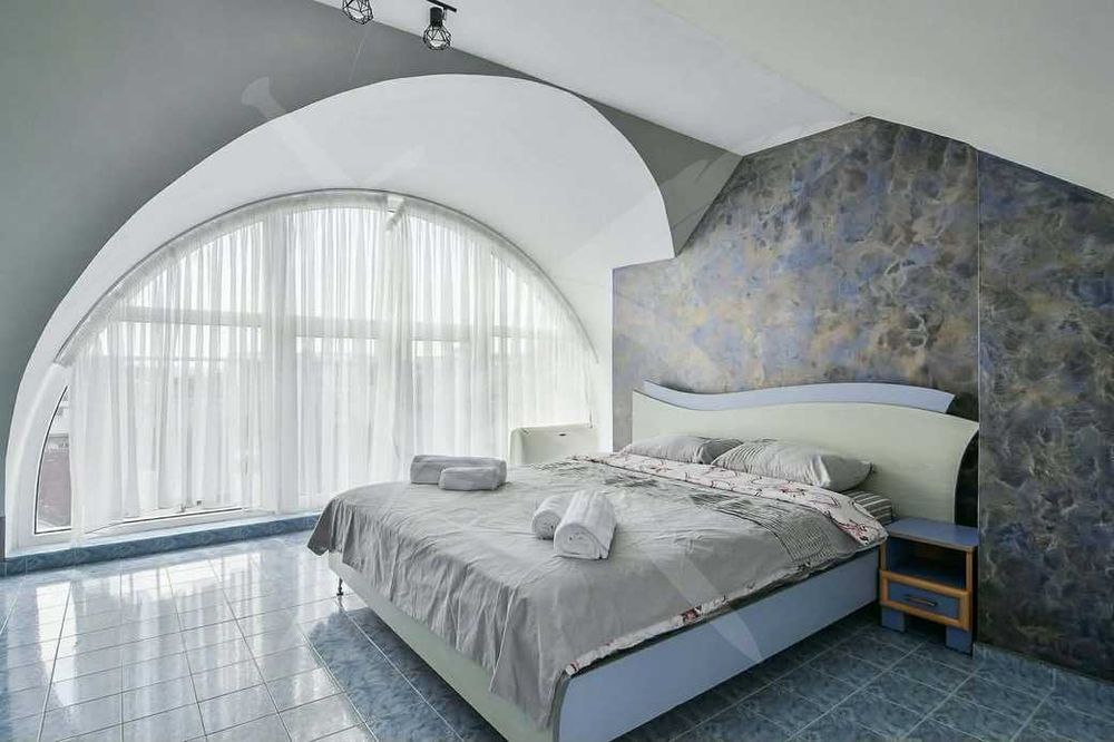 Дава се под наем Мезонет в Варна, Център - 180 кв.м за 1296.42 € - Снимка #3