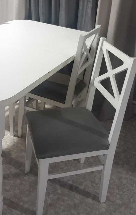 Стол со стульями
