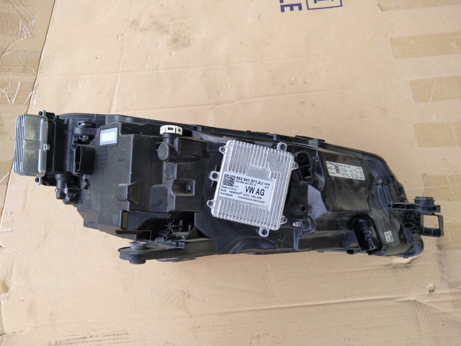 Ляв фар за Skoda Superb III 3V 2023 година.