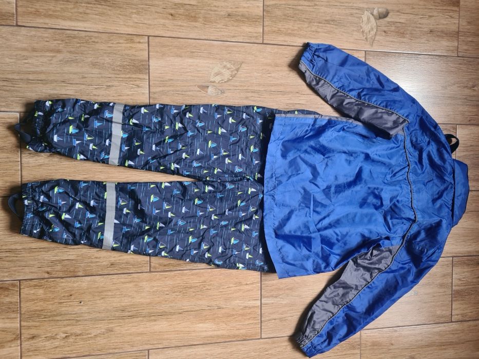 Costum ploaie              .