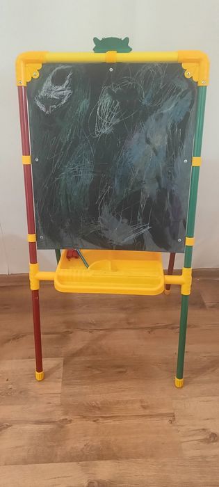 Продам мольберт двухсторонний.