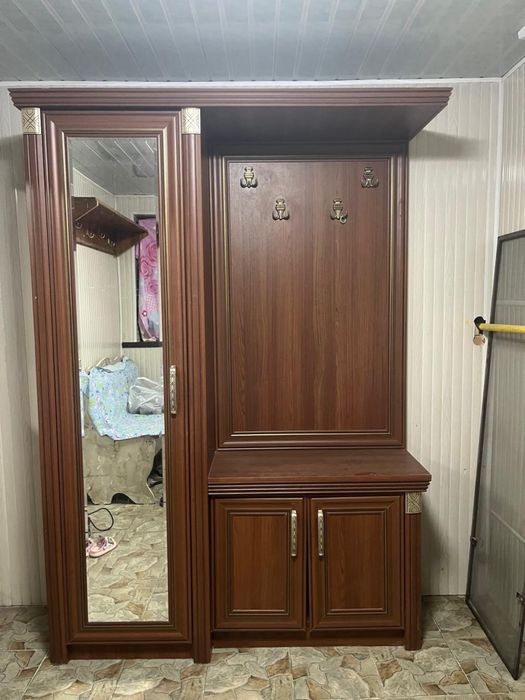 Шкаф в прихожую Б/У