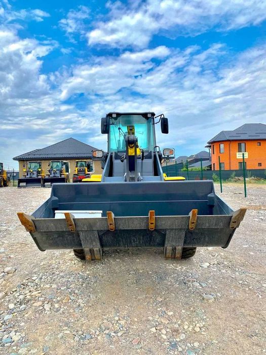 Фронтальный погрузчик XCMG XC936    1,8 куба      Джойстик