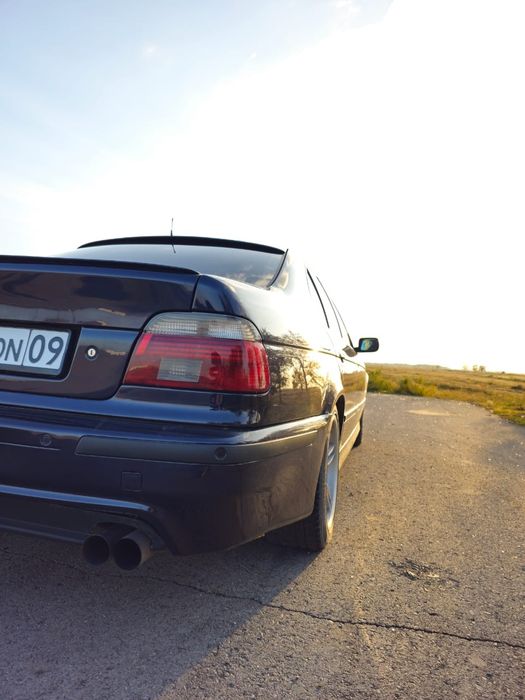 Продам машину бмв