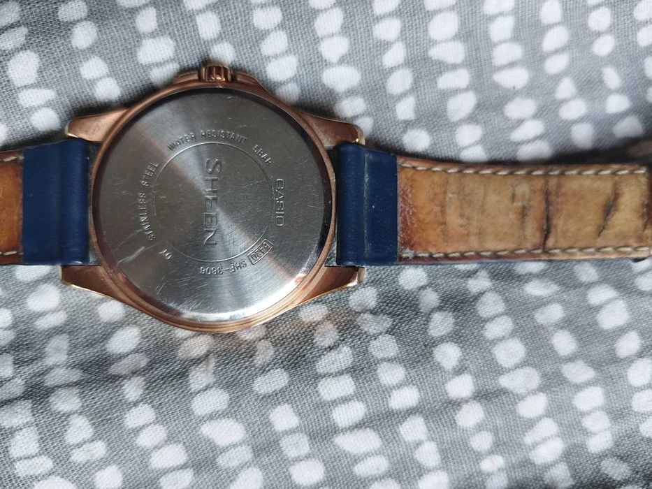 Продавам дамски часовник casio