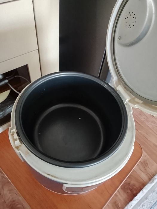 Продам мультиварку.