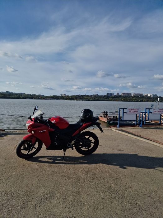Motocicleta Honda CBR125R A1