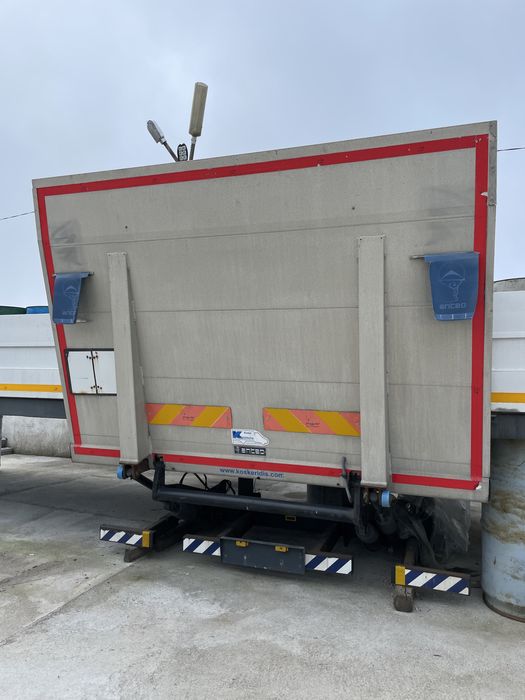 Каросерия с падащ борд