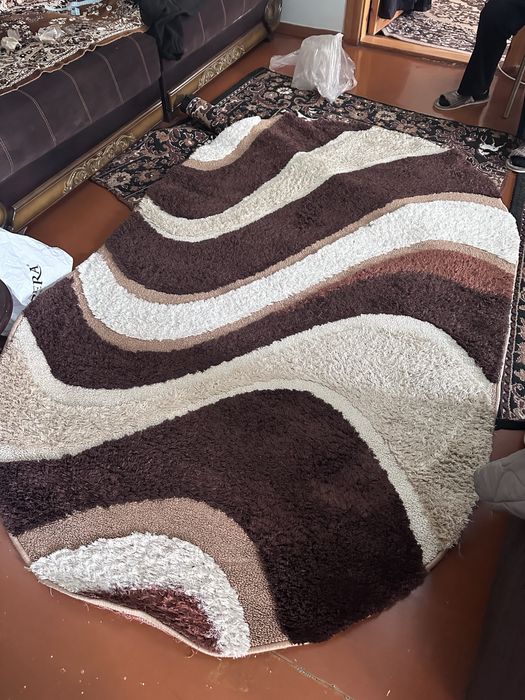 Продается ковер мягкий овальный