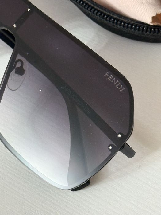 Очки солнцезащитные Fendi
