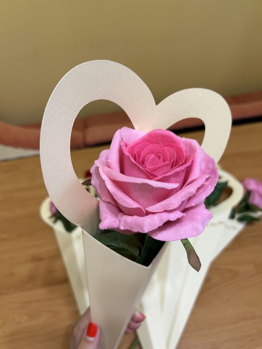 Рози за подарък