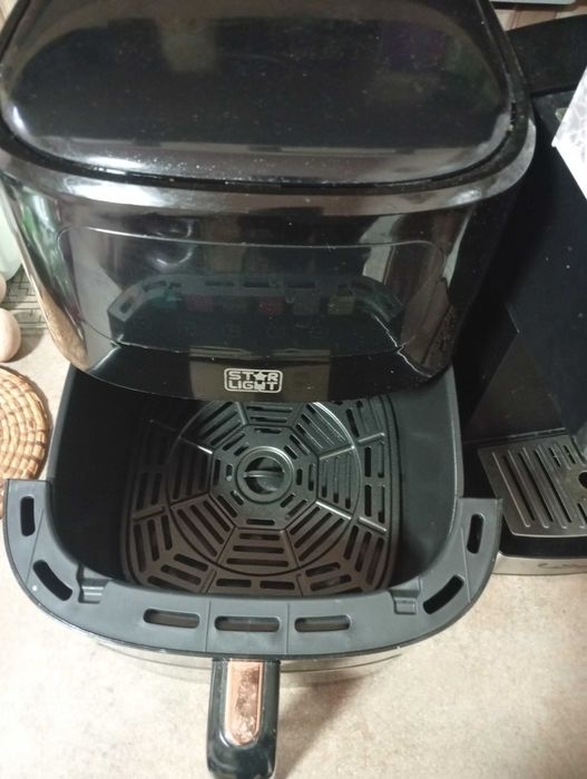 Vând Friteuza cu aer cald ,nou ,nefolosit!