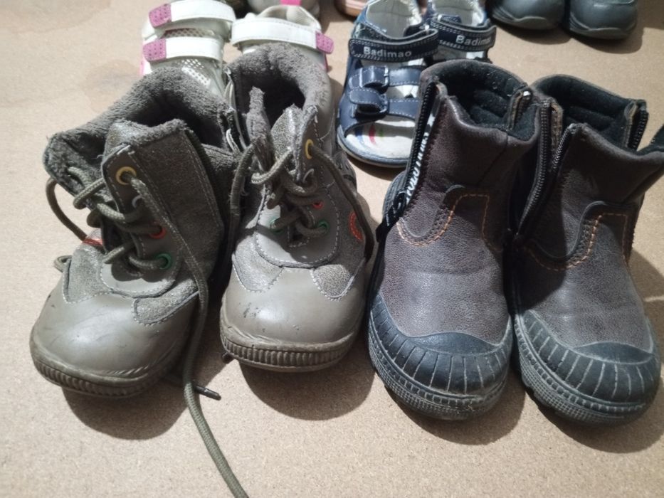Отдам даром детскую обувь