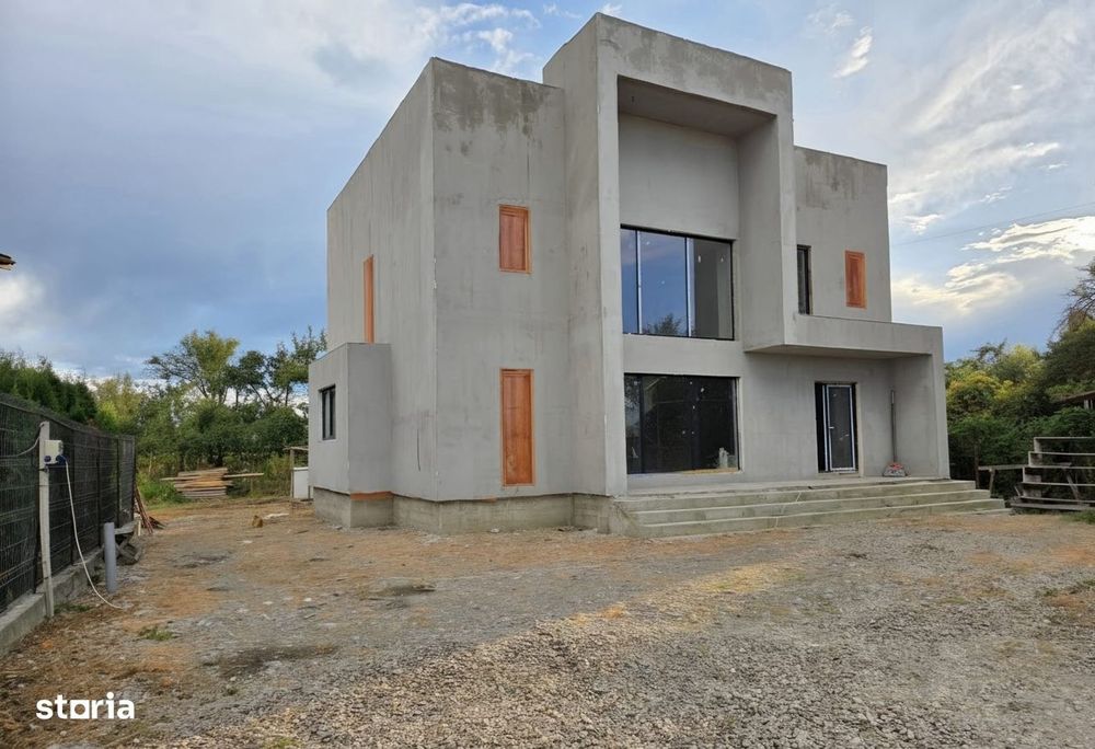 COMISION 0, casa 205 mp, 1860 mp teren, 4 camere, Razvad