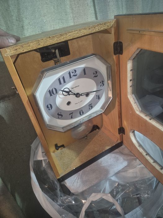 Продам недорого часы с боем