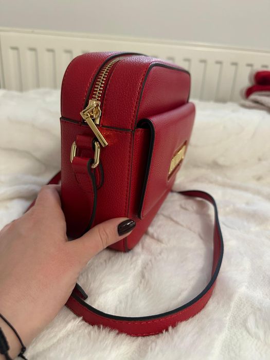 Vând poșetă Love Moschino crossbody