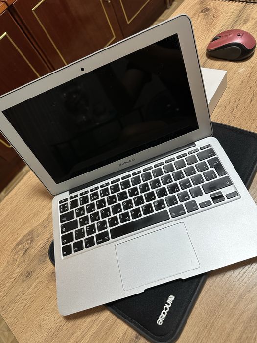 MacBook Air 11, 2013 года.