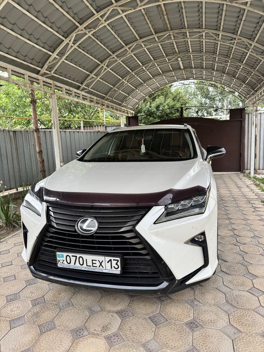 Автомобиль Лексус