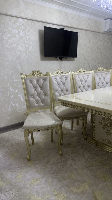 Стол стулья состояние отличное