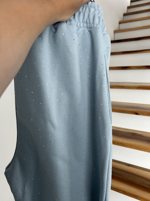 Дамски екипи с камъни