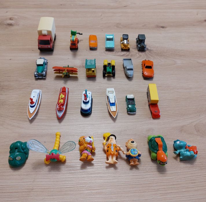 Стари Киндер играчки