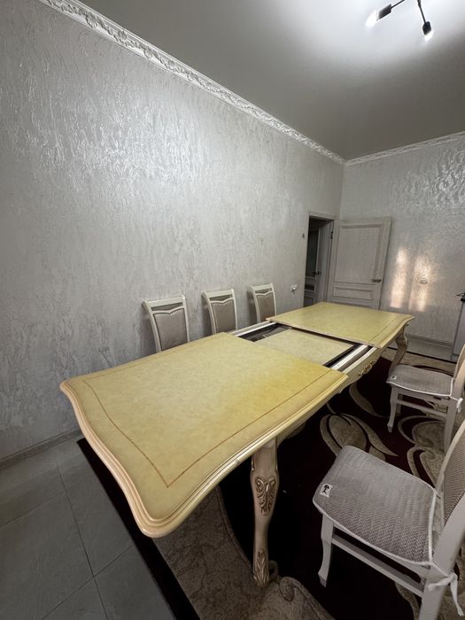 Итальянский гостиный стол