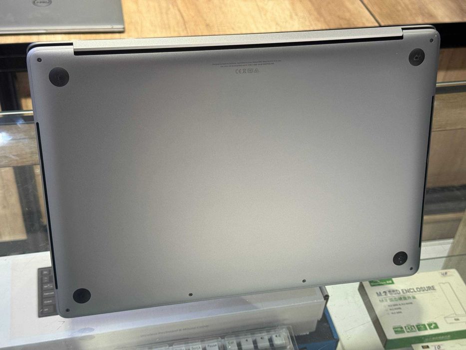 Macbook PRO 15 2019г Core i7 Radeon Pro 555X 4Gb ram 16 ssd 512