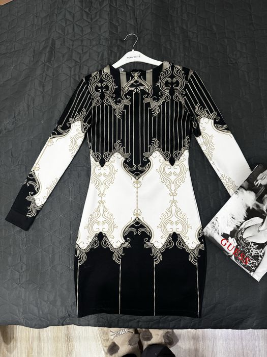 Черна рокля с дантела и панделки