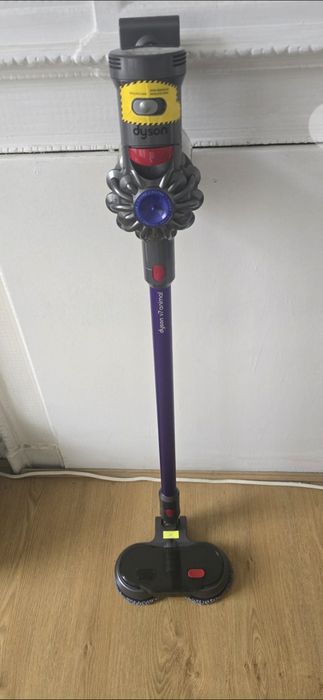 Dyson V7, с  MOP за мокро почистване и  глави за  гладко повх & килими