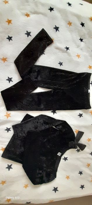 Costum din catifea nou cu eticheta