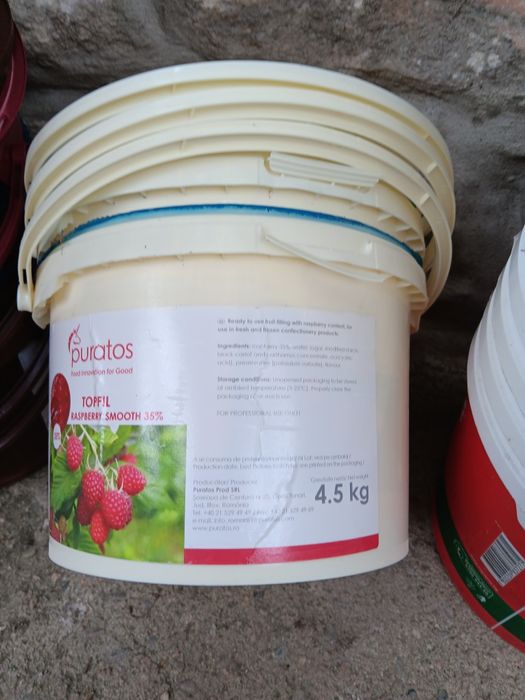 Пласмасови кофи с капак