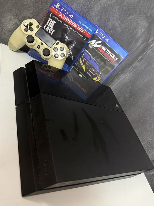 Vând play station 4