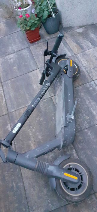 trotineta Ninebot g2max  fabricatie 2023  defecta