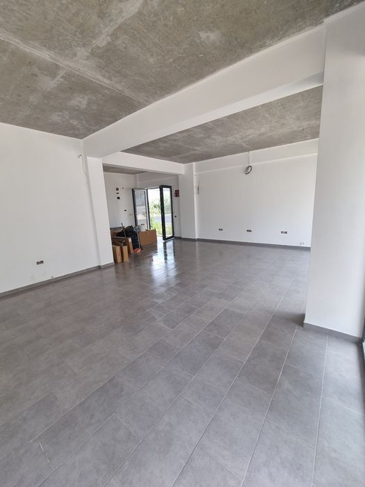 Spatiu comercial de vanzare Mamaia Nord la 90 m de promenada