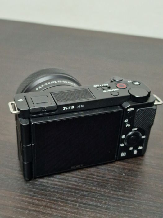 Sony ZV-E10 Kit cu 16-50mm PZ OSS II si Bliț Godox