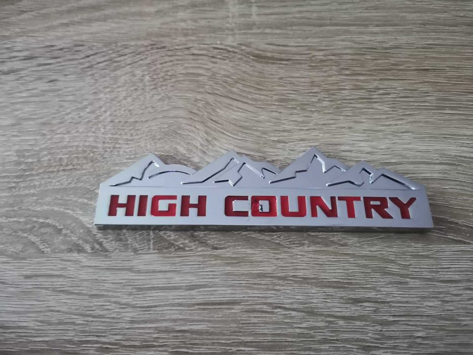 Chevy Jeep High Country сребриста с червено емблема