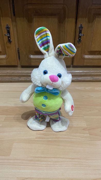 Iepuraș muzical care danseaza