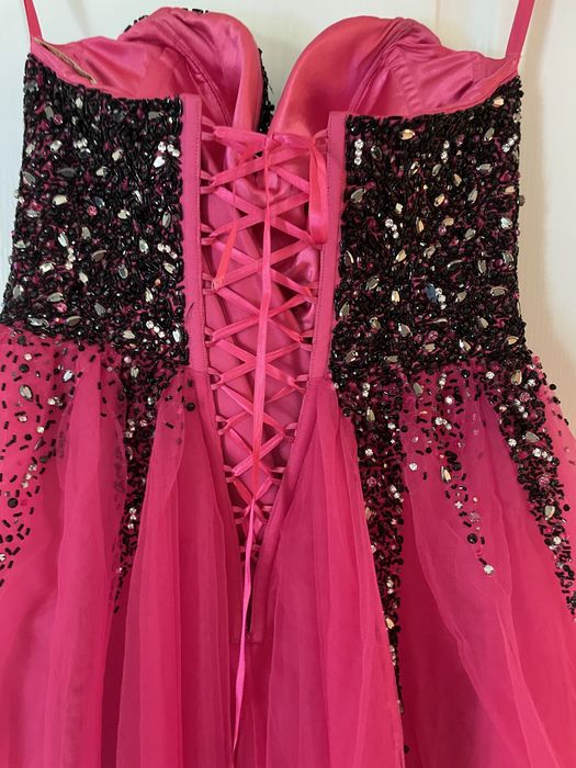 Бална рокля с камъни Swarovski и пайети