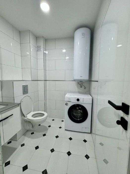 Дава се под наем Тристаен апартамент в Пловдив, Христо Смирненски - 106 кв.м за 930 € - Снимка #6