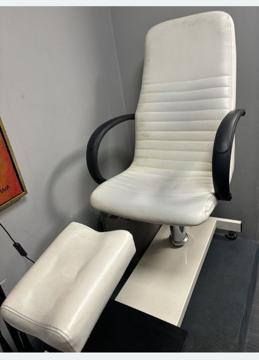 Педикюрен стол с подиум