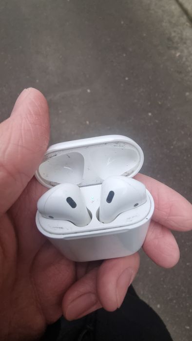 Наушники AirPods