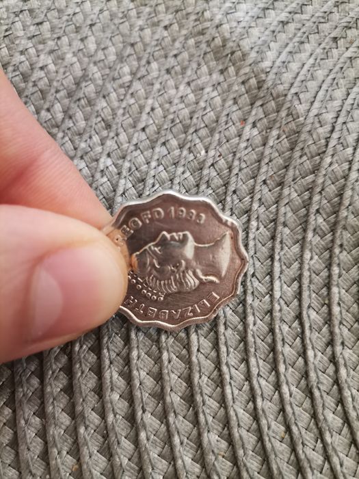 Monedă extrem de rară Regina ELIZABETA 2 cu 8 erori de fabrică