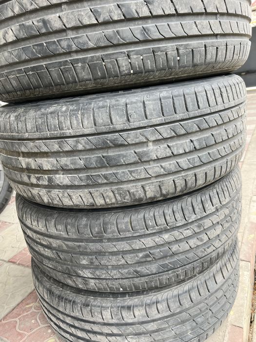 Продам шины 235/55/19 Нэксен