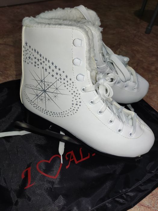 Продам коньки, обычные