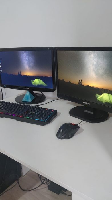 Игровой комплект ПК: системный блок + 2 монитора + девайсы.