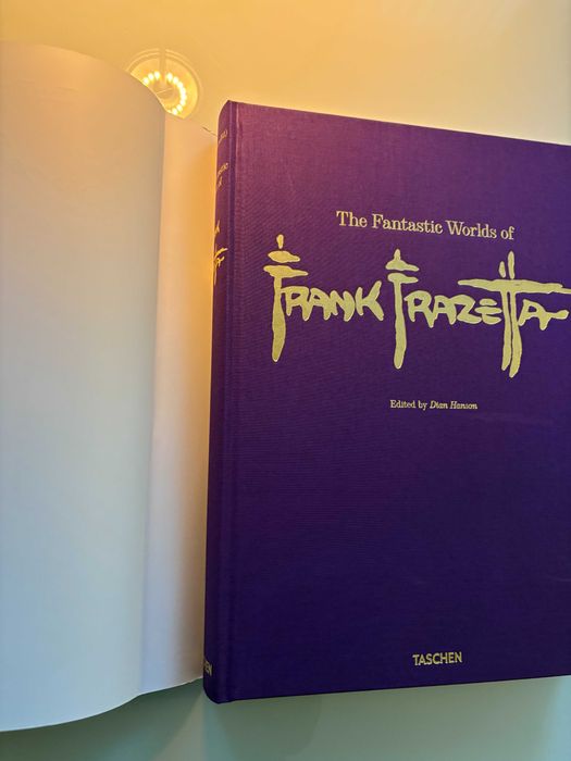 Album XXL The Fantastic Worlds of Frank Frazetta hardcover – ediție rară, premiu Eisner Award 2023