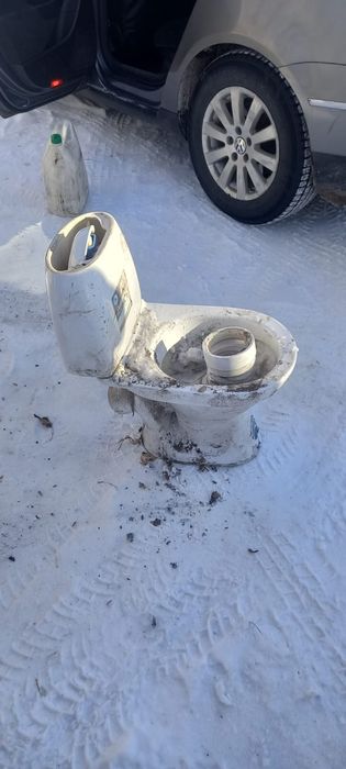 Унитаз бу целый с бачком с гофрой