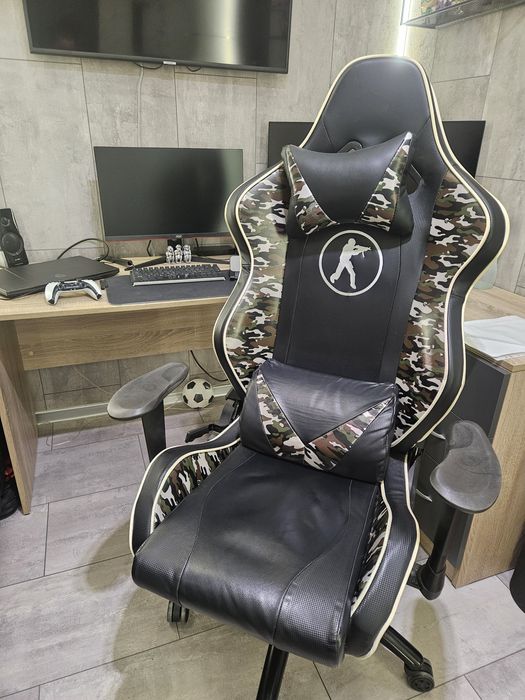 Ъглово бюро и гейминг стол