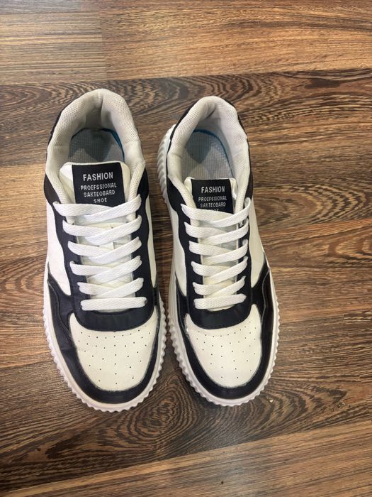 Продам кроссовки